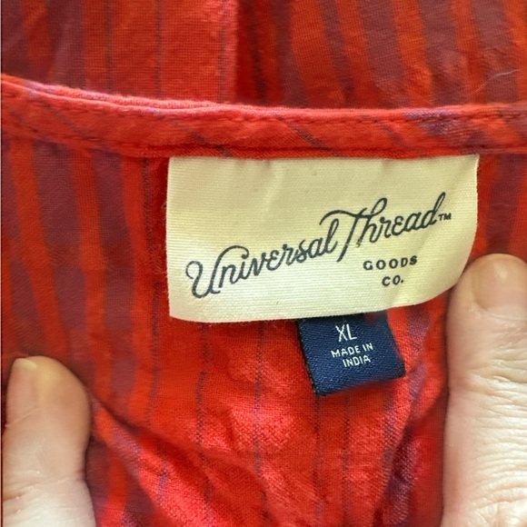 Universal Thread Red Ruffled V-Neck Crop Top - Picture 3 of 3